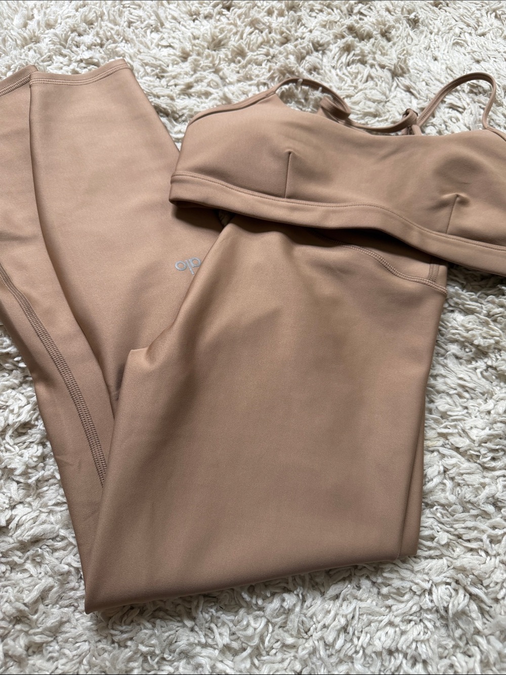 ALO Yoga tan Active Set - Bra & Leggings